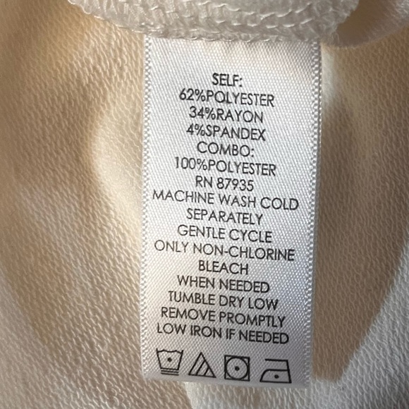 LOGO Womans Cream Colored Tunic for Beach, Bed or out on the Town!! - Picture 9 of 11